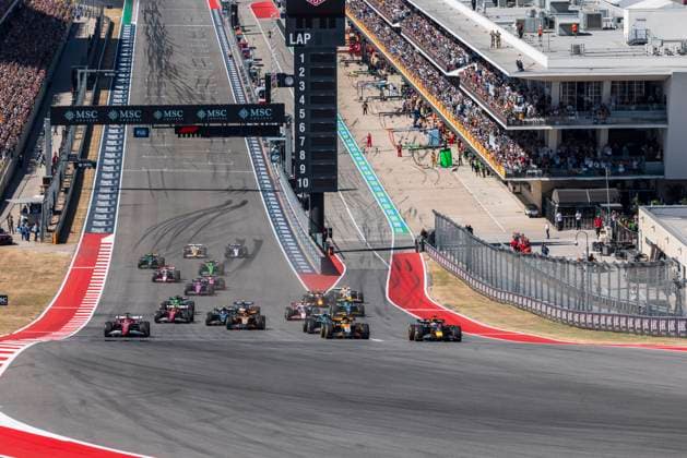 Formula 1 MSC Cruises United States Grand Prix 2025 Alexis Perrin OVERTAKE MAXPPP - Austin 19 10 2025 Race start 01 VERSTAPPEN Max (nld), Oracle Red Bull Racing, action, 16 LECLERC Charles (mon), Scuderia Ferrari HP, action, 81 PIASTRI Oscar (aus), McLaren F1 Team, action, 04 NORRIS Lando (gbr), McLaren F1 Team, action, 44 HAMILTON Lewis (gbr), Scuderia Ferrari HP, action at the Formula 1 MSC Cruises United States Grand Prix 2025, the 19th round of the 2025 FIA Formula 1 World Championship, WM, Weltmeisterschaft at the Circuit of The Americas in Austin, Texas, United States, from October 16 to 19, 2025 Austin Circuit of The Americas United States Copyright: xOVERTAKE MAXPPPxAlexisxPerrinx OVT202510199040 OVT202510199040
