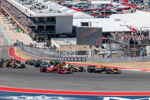 Formula 1 MSC Cruises United States Grand Prix 2025 Alexis Perrin OVERTAKE MAXPPP - Austin 19 10 2025 Race start 01 VERSTAPPEN Max (nld), Oracle Red Bull Racing, action, 16 LECLERC Charles (mon), Scuderia Ferrari HP, action, 81 PIASTRI Oscar (aus), McLaren F1 Team, action, 04 NORRIS Lando (gbr), McLaren F1 Team, action, 44 HAMILTON Lewis (gbr), Scuderia Ferrari HP, action at the Formula 1 MSC Cruises United States Grand Prix 2025, the 19th round of the 2025 FIA Formula 1 World Championship, WM, Weltmeisterschaft at the Circuit of The Americas in Austin, Texas, United States, from October 16 to 19, 2025 Austin Circuit of The Americas United States Copyright: xOVERTAKE MAXPPPxAlexisxPerrinx OVT202510199041 OVT202510199041