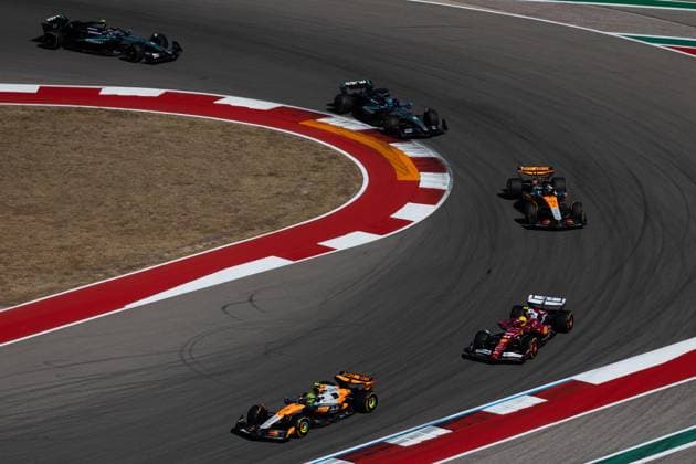 F1 - UNITED STATES GRAND PRIX 2025 04 NORRIS Lando (gbr), McLaren F1 Team MCL39, action, 44 HAMILTON Lewis (gbr), Scuderia Ferrari SF-25, action, 81 PIASTRI Oscar (aus), McLaren F1 Team MCL39, action, 63 RUSSELL George (gbr), Mercedes AMG F1 Team W16, action, 12 KIMI ANTONELLI Andrea (ita), Mercedes AMG F1 Team W16, action during the 2025 Formula 1 United States Grand Prix, 19th round of the 2025 FIA Formula One World Championship, WM, Weltmeisterschaft from October 17 to 19, 2025 on the Circuit of the Americas, in Austin, Texas, United States of America - AustinUnited States Copyright: xDPPIx