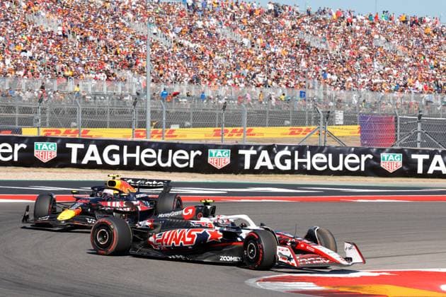 19.10.2025, Circuit of The Americas, Austin, FORMULA 1 MSC CRUISES UNITED STATES GRAND PRIX 2025 , im Bild Yuki Tsunoda (JPN), Oracle Red Bull Racing, Oliver Bearman (GBR), MoneyGram Haas F1 Team (Photo by Hasan Bratic DeFodi Images) 19 10 2025, Circuit of The Americas, Austin, FORMULA 1 MSC CRUISES UNITED STATES GRAND PRIX 2025 , pictured Yuki Tsunoda JPN , Oracle Red Bull Racing, Oliver Bearman GBR , MoneyGram Haas F1 Team Photo by Hasan Bratic DeFodi Images