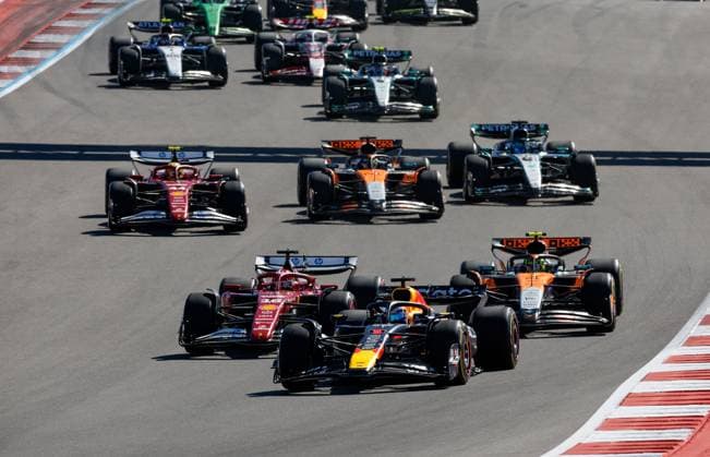 F1 - UNITED STATES GRAND PRIX 2025 start of the race, depart, 01 VERSTAPPEN Max (nld), Red Bull Racing RB21, 16 LECLERC Charles (mco), Scuderia Ferrari SF-25, 04 NORRIS Lando (gbr), McLaren F1 Team MCL39, action during the 2025 Formula 1 United States Grand Prix, 19th round of the 2025 FIA Formula One World Championship, WM, Weltmeisterschaft from October 17 to 19, 2025 on the Circuit of the Americas, in Austin, Texas, United States of America - AustinUnited States Copyright: xDPPIx