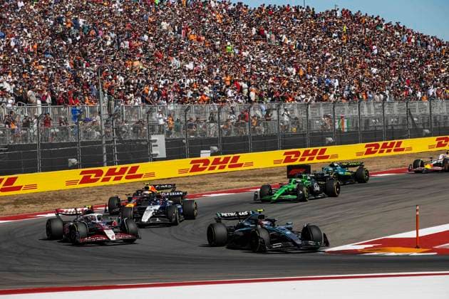 F1 - UNITED STATES GRAND PRIX 2025 12 KIMI ANTONELLI Andrea (ita), Mercedes AMG F1 Team W16, action 87 BEARMAN Ollie Oliver (gbr), Haas F1 Team VF-25 Ferrari, action 55 SAINZ Carlos (spa), Williams Racing FW47, action 22 TSUNODA Yuki (jap), Red Bull Racing RB21, action spectators, fans during the 2025 Formula 1 United States Grand Prix, 19th round of the 2025 FIA Formula One World Championship, WM, Weltmeisterschaft from October 17 to 19, 2025 on the Circuit of the Americas, in Austin, Texas, United States of America - AustinUnited States Copyright: xXavixBonillax