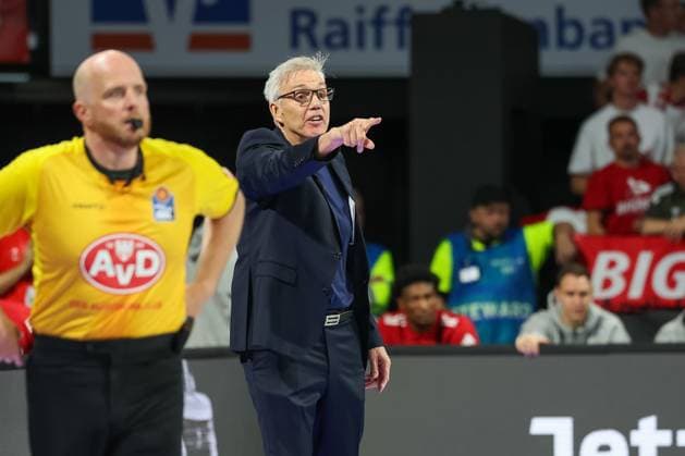 Gordon Herbert (FC Bayern Basketball, Cheftrainer) gestikuliert, GER, FC Bayern Basketball vs. Basketball Loewen Braunschweig, Basketball, BBL Pokal, Achtelfinale, Saison 2025 2026, 20.10.2025, GER, FC Bayern Basketball vs. Basketball Loewen Braunschweig, Basketball, BBL Pokal, Achtelfinale, Saison 2025 2026, 20.10.2025 Muenchen Copyright: xEibner-Pressefoto JennixMaulx EP_JML