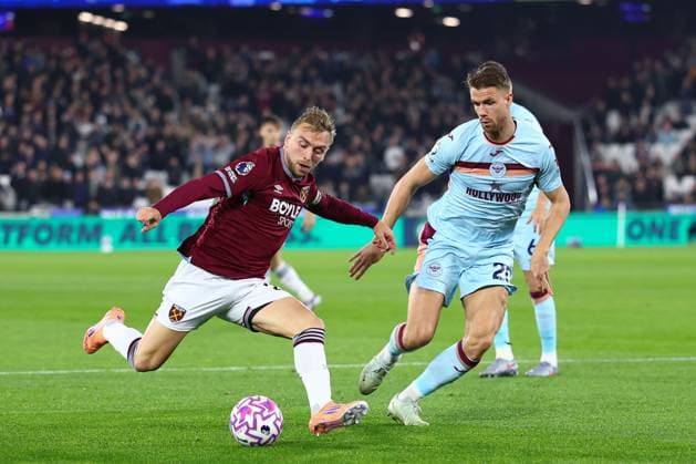 Jarrod Bowen of West Ham United under pressure from Kristoffer Ajer of Brentford West Ham United v Brentford, Premier League, Football, London Stadium, London, UK - 20 Oct 2025London London Stadium United Kingdom EDITORIAL USE ONLY No use with unauthorised audio, video, data, fixture lists, club league logos or live services. Online in-match use limited to 120 images, no video emulation. No use in betting, games or single club league player publications. Copyright: xSimonxDael Shutterstockx 15551234f