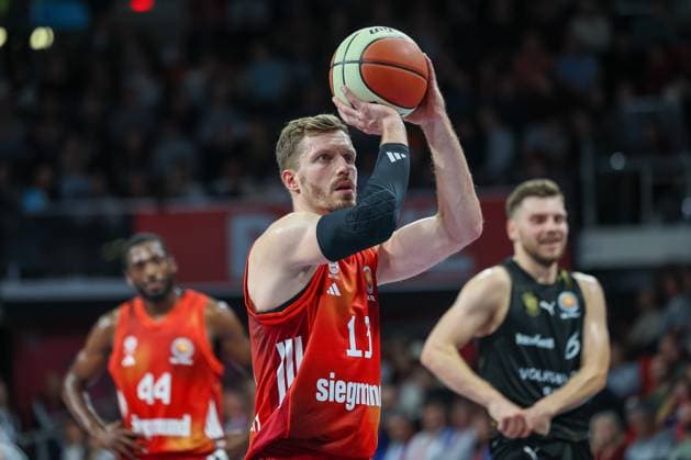Andreas Obst (FC Bayern Basketball, 13) beim Freiwurf, GER, FC Bayern Basketball vs. Basketball Loewen Braunschweig, Basketball, BBL Pokal, Achtelfinale, Saison 2025 2026, 20.10.2025, GER, FC Bayern Basketball vs. Basketball Loewen Braunschweig, Basketball, BBL Pokal, Achtelfinale, Saison 2025 2026, 20.10.2025 Muenchen Copyright: xEibner-Pressefoto JennixMaulx EP_JML