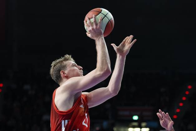 Justuz Hollatz (FC Bayern Basketball, 21) mit Ball, GER, FC Bayern Basketball vs. Basketball Loewen Braunschweig, Basketball, BBL Pokal, Achtelfinale, Saison 2025 2026, 20.10.2025, GER, FC Bayern Basketball vs. Basketball Loewen Braunschweig, Basketball, BBL Pokal, Achtelfinale, Saison 2025 2026, 20.10.2025 Muenchen Copyright: xEibner-Pressefoto JennixMaulx EP_JML