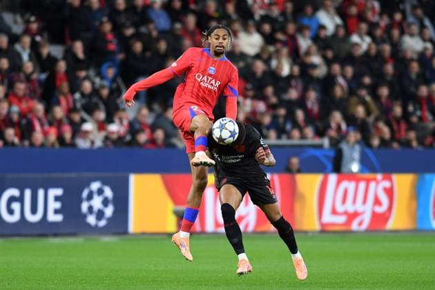Bradley Barcola (Paris Saint-Germain) und Arthur (Bayer 04 Leverkusen) im Zweikampf waehrend des Spiels der UEFA Champions League 2025 26, 3. Spieltag Ligaphase zwischen Bayer 04 Leverkusen und Paris Saint-Germain, BayArena am 21. October 2025 in Leverkusen, Deutschland. (Foto von Ralf Treese DeFodi Images) +++ Bradley Barcola (Paris Saint-Germain) und Arthur (Bayer 04 Leverkusen) im Zweikampf during the UEFA Champions League 2025 26 League Phase MD3 match between Bayer 04 Leverkusen and Paris Saint-Germain at BayArena on October 21, 2025 in Leverkusen, Germany. (Photo by Ralf Treese DeFodi Images) Bradley Barcola Paris Saint Germain and Arthur Bayer 04 Leverkusen in a duel during the UEFA Champions League 2025 26 League Phase MD3 match between Bayer 04 Leverkusen and Paris Saint Germain, BayArena on October 21, 2025 in Leverkusen, Germany, Germany Photo by Ralf Treese DeFodi Images Bradley Barcola Paris Saint Germain and Arthur Bayer 04 Leverkusen in duel during the UEFA Champions League 2025 26 League Phase MD3 match between Bayer 04 Leverkusen and Paris Saint Germain at BayArena on October 21, 2025 in Leverkusen, Germany Photo by Ralf Treese DeFodi Images