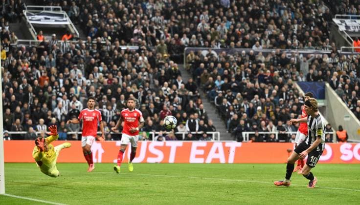 Anthony Gordon of Newcastle United scores their first goal Newcastle United v Benfica, UEFA Champions League, Group Stage, Football, St James Park, Newcastle, UK - 21 Oct 2025Newcastle St James Park United Kingdom EDITORIAL USE ONLY No use with unauthorised audio, video, data, fixture lists, club league logos or live services. Online in-match use limited to 120 images, no video emulation. No use in betting, games or single club league player publications. Copyright: xRichardxLee Shutterstockx 15552303af