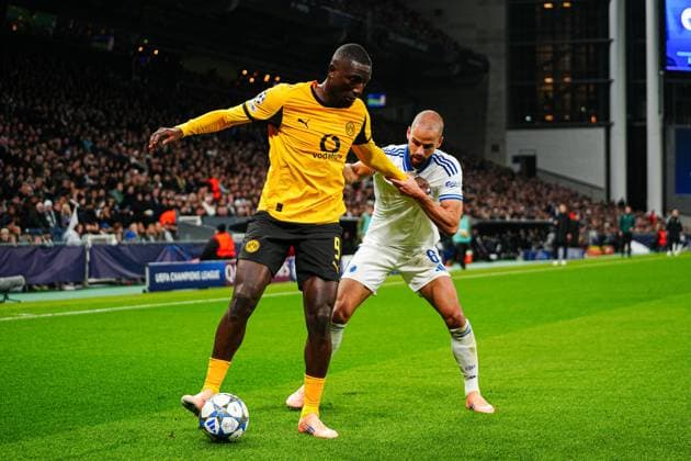 Serhou Guiassy (Borussia Dortmund, 09), Pantelis Hatzidiakos (FC Kopenhagen, 06) DEN, FC Kopenhagen vs. Borussia Dortmund, Fussball, UEFA Champions League, Spieltag 3, Spielzeit 2025 2026, 21.10.2025 DEN, FC Kopenhagen vs. Borussia Dortmund, Fussball, UEFA Champions League, Spieltag 3, Spielzeit 2025 2026, 21.10.2025 Kopenhagen Copyright: xEibner-Pressefoto MarcelxvonxFehrnx EP_MFN