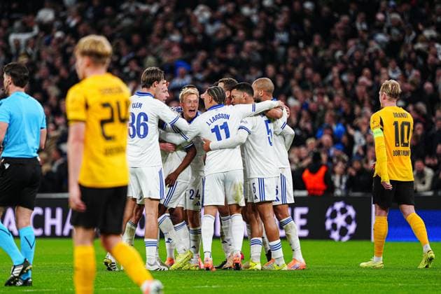 Torjubel FC Kopenhagen nach Tor zum 1:1 per Eigentor Waldemar Anton (Borussia Dortmund, 03) DEN, FC Kopenhagen vs. Borussia Dortmund, Fussball, UEFA Champions League, Spieltag 3, Spielzeit 2025 2026, 21.10.2025 DEN, FC Kopenhagen vs. Borussia Dortmund, Fussball, UEFA Champions League, Spieltag 3, Spielzeit 2025 2026, 21.10.2025 Kopenhagen Copyright: xEibner-Pressefoto MarcelxvonxFehrnx EP_MFN