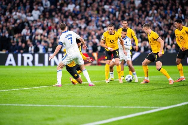 21.10.2025 - Fußball, 2025 2026, Champions League, 3. Spieltag, FC Kopenhagen - Borussia Dortmund: Tor zum 1:1, (L-R) Viktor Claesson (Kopenhagen), Ramy Bensebaini (Dortmund), Waldemar Anton (Dortmund), Pantelis Hatzidiakos (Kopenhagen), Felix Nmecha (Dortmund), Nico Schlotterbeck (Dortmund), Jobe Bellingham (Dortmund)