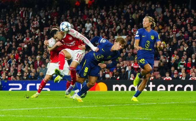 Gabriel Martinelli of Arsenal fails to get a proper connection with a header late in the first half which comes off his shoulder Arsenal v Atletico Madrid, UEFA Champions League, Group Stage, Football, Emirates Stadium, London, UK - 21 Oct 2025London Emirates Stadium United Kingdom EDITORIAL USE ONLY No use with unauthorised audio, video, data, fixture lists, club league logos or live services. Online in-match use limited to 120 images, no video emulation. No use in betting, games or single club league player publications. Copyright: xJavierxGarcia Shutterstockx 15552302af