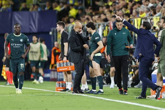 Josko Gvardiol of Manchester City and Manchester City manager, Pep Guardiola Villarreal v Manchester City, UEFA Champions League, Group Stage, Football, Estadi de la Cermica, Villarreal, Spain - 21 Oct 2025Villarreal Estadi de la Ceràmica United Kingdom EDITORIAL USE ONLY No use with unauthorised audio, video, data, fixture lists, club league logos or live services. Online in-match use limited to 120 images, no video emulation. No use in betting, games or single club league player publications. Copyright: xRubenxAlbarran Shutterstockx 15552307bp