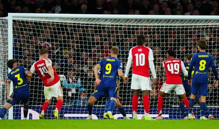 Viktor Gyokeres of Arsenal scores a goal to make it 4-0 Arsenal v Atletico Madrid, UEFA Champions League, Group Stage, Football, Emirates Stadium, London, UK - 21 Oct 2025London Emirates Stadium United Kingdom EDITORIAL USE ONLY No use with unauthorised audio, video, data, fixture lists, club league logos or live services. Online in-match use limited to 120 images, no video emulation. No use in betting, games or single club league player publications. Copyright: xJavierxGarcia Shutterstockx 15552302aq