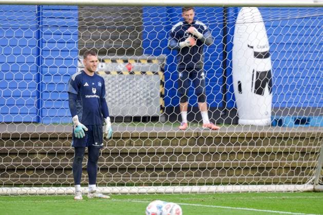 GER, xFSx ,Hamburg, HSV , 1. Bundesliga , Fussball, DFL, Hamburger SV Training , am Hamburger Volksparkstadion , 21.10.2025 , v.l. Torwart Daniel Peretz (Hamburger SV ,26) DFL regulations prohibit any use of photographs as image sequences and or quasi-video. Copyright: HMBxMedia FernandoxSoares
