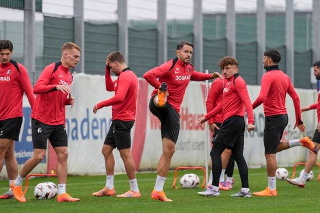 Christian Günter Christian Guenter (SC Freiburg, 30) , letztes medienöffentliches Training des SC Freiburg vor dem dritten Europa League Spiel in der Ligaphase, Deutschland, Fussball, UEFA Europa League, 3.Spieltag, 2025 2026, SC Freiburg vs. FC Utrecht, 22.10.2025, letztes medienöffentliches Training des SC Freiburg vor dem dritten Europa League Spiel in der Ligaphase, Europa-Park Stadion, Freiburg, Deutschland Freiburg Europa-Park Stadion Baden-Württemberg Deutschland Copyright: xArnexAmbergx