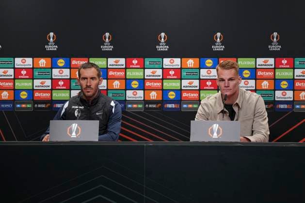 Julian Schuster (SC Freiburg, Trainer) und Philipp Lienhart (SC Freiburg, 03) , Pressekonferenz des SC Freiburg vor dem dritten Europa League Spiel in der Ligaphase, Pressegespräch, Deutschland, Fussball, UEFA Europa League, 3.Spieltag, 2025 2026, SC Freiburg vs. FC Utrecht, 22.10.2025, Pressekonferenz des SC Freiburg vor dem dritten Europa League Spiel in der Ligaphase, Pressegespräch, Europa-Park Stadion, Freiburg, Deutschland Freiburg Europa-Park Stadion Baden-Württemberg Deutschland Copyright: xArnexAmbergx