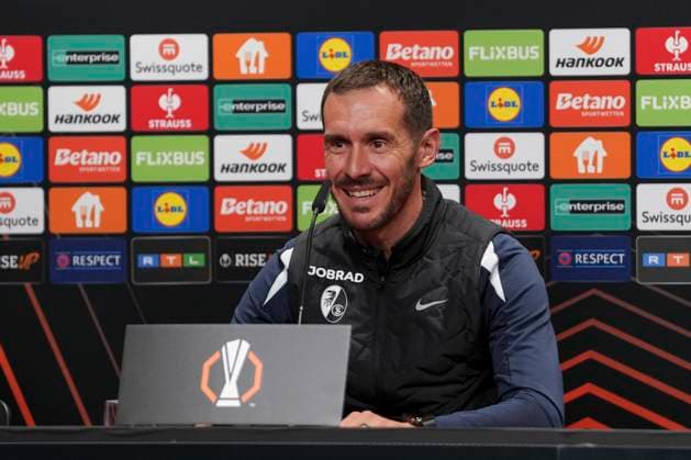 Julian Schuster (SC Freiburg, Trainer) , Pressekonferenz des SC Freiburg vor dem dritten Europa League Spiel in der Ligaphase, Pressegespräch, Deutschland, Fussball, UEFA Europa League, 3.Spieltag, 2025 2026, SC Freiburg vs. FC Utrecht, 22.10.2025, Pressekonferenz des SC Freiburg vor dem dritten Europa League Spiel in der Ligaphase, Pressegespräch, Europa-Park Stadion, Freiburg, Deutschland Freiburg Europa-Park Stadion Baden-Württemberg Deutschland Copyright: xArnexAmbergx