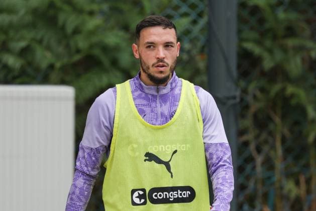 GER, xFSx ,Hamburg, St.Pauli ,1. Bundesliga , Fussball, DFL, St. Pauli Training , Trainingszentrum Kollaustrasse , 22.10.2025 , v.l. Mathias Pereira Lage (FC St. Pauli ,28) DFL regulations prohibit any use of photographs as image sequences and or quasi-video. Copyright: HMBxMedia FernandoxSoares