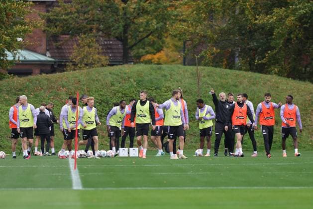 GER, xFSx ,Hamburg, St.Pauli ,1. Bundesliga , Fussball, DFL, St. Pauli Training , Trainingszentrum Kollaustrasse , 22.10.2025 , v.l. FC St. Pauli beim Training DFL regulations prohibit any use of photographs as image sequences and or quasi-video. Copyright: HMBxMedia FernandoxSoares