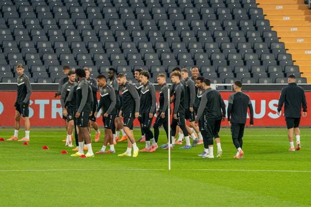 Mannschaftsabschlusstraining im Chobani Stadyumu Fenerbahce, TUR, Fenerbahce Istanbul vs. VfB Stuttgart, Fussball, UEFA Europa League, Mediaday, Spieltag 3, Spielzeit 2025 2026, 22.10.2025, TUR, Fenerbahce Istanbul vs. VfB Stuttgart, Fussball, UEFA Europa League, Mediaday, Spieltag 3, Spielzeit 2025 2026, 22.10.2025, Istanbul Copyright: xEibner-Pressefoto EdwardxCheungx EP_ECG
