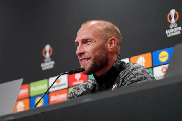 Mike van der Hoorn (FC Utrecht, 03) , Pressekonferenz des FC Utrecht vor dem dritten Europa League Spiel in der Ligaphase, Pressegespräch, Deutschland, Fussball, UEFA Europa League, 3.Spieltag, 2025 2026, SC Freiburg vs. FC Utrecht, 22.10.2025, Pressekonferenz des FC Utrecht vor dem dritten Europa League Spiel in der Ligaphase, Pressegespräch, Europa-Park Stadion, Freiburg, Deutschland Freiburg Europa-Park Stadion Baden-Württemberg Deutschland Copyright: xArnexAmbergx