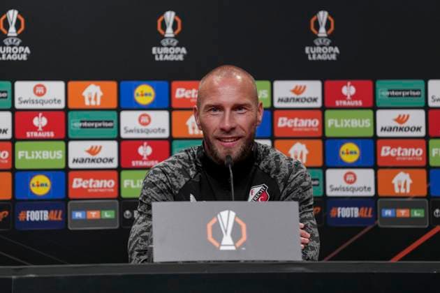 Mike van der Hoorn (FC Utrecht, 03) , Pressekonferenz des FC Utrecht vor dem dritten Europa League Spiel in der Ligaphase, Pressegespräch, Deutschland, Fussball, UEFA Europa League, 3.Spieltag, 2025 2026, SC Freiburg vs. FC Utrecht, 22.10.2025, Pressekonferenz des FC Utrecht vor dem dritten Europa League Spiel in der Ligaphase, Pressegespräch, Europa-Park Stadion, Freiburg, Deutschland Freiburg Europa-Park Stadion Baden-Württemberg Deutschland Copyright: xArnexAmbergx