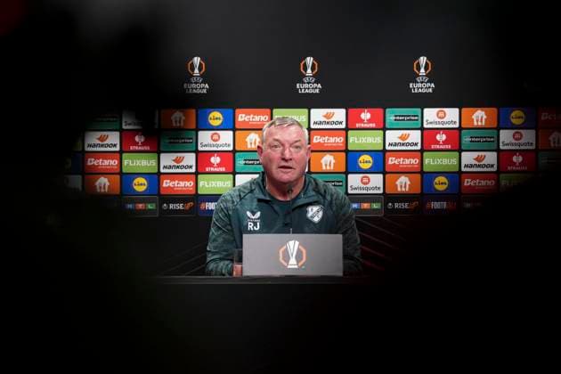 Ron Jans (FC Utrecht, Cheftrainer) , Pressekonferenz des FC Utrecht vor dem dritten Europa League Spiel in der Ligaphase, Pressegespräch, Deutschland, Fussball, UEFA Europa League, 3.Spieltag, 2025 2026, SC Freiburg vs. FC Utrecht, 22.10.2025, Pressekonferenz des FC Utrecht vor dem dritten Europa League Spiel in der Ligaphase, Pressegespräch, Europa-Park Stadion, Freiburg, Deutschland Freiburg Europa-Park Stadion Baden-Württemberg Deutschland Copyright: xArnexAmbergx