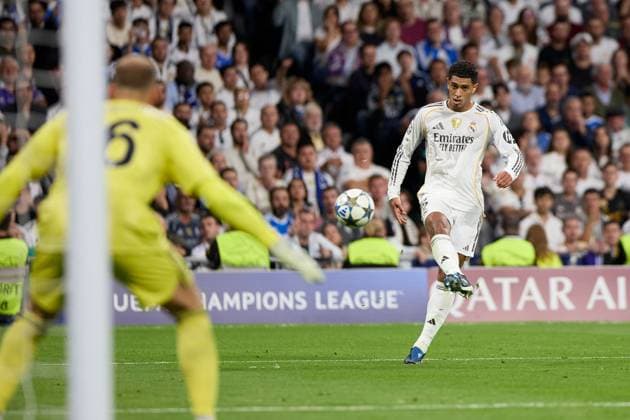 Jude Bellingham of Real Madrid CF Real Madrid v Juventus, UEFA Champions League, Football, Estadio Santiago Bernabeu, Madrid, Spain - 22 Oct 2025Madrid Estadio Santiago Bernabu Spain EDITORIAL USE ONLY No use with unauthorised audio, video, data, fixture lists, club league logos or live services. Online in-match use limited to 120 images, no video emulation. No use in betting, games or single club league player publications. Copyright: xRubenxAlbarran Shutterstockx 15564869ca
