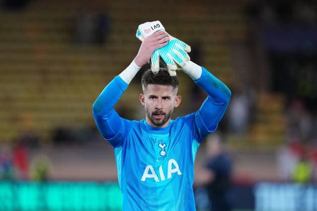 Guglielmo Vicario of Tottenham salutes the travelling fans at the end of the 0-0 draw Monaco v Tottenham Hotspur, UEFA Champions League, Group Stage, Football, Stade Louis II, Monaco - 22 Oct 2025Monaco Stade Louis II Monaco EDITORIAL USE ONLY No use with unauthorised audio, video, data, fixture lists, club league logos or live services. Online in-match use limited to 120 images, no video emulation. No use in betting, games or single club league player publications. Copyright: xDavexWinter Shutterstockx 15552361cu