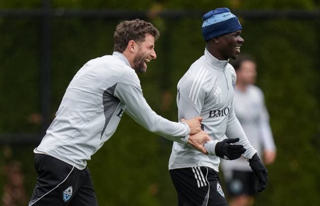 October 22, 2025, Vancouver, Bc, CANADA: Vancouver Whitecaps Thomas Muller, left, and Emmanuel Sabbi laugh during MLS, Fussball Herren, USA soccer practice, in Vancouver, on Wednesday, Oct. 22, 2025. The Whitecaps will start their post-season run Sunday when they begin a best-of-three first-round series against FC Dallas in Vancouver. Canada News - October 22, 2025 - ZUMAc35_ 20251022_zaf_c35_047 Copyright: xDarrylxDyckx