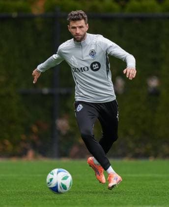 October 22, 2025, Vancouver, Bc, CANADA: Vancouver Whitecaps Thomas Muller receives a pass and takes a shot on goal during MLS, Fussball Herren, USA soccer practice, in Vancouver, on Wednesday, Oct. 22, 2025. The Whitecaps will start their post-season run Sunday when they begin a best-of-three first-round series against FC Dallas in Vancouver. Canada News - October 22, 2025 - ZUMAc35_ 20251022_zaf_c35_075 Copyright: xDarrylxDyckx