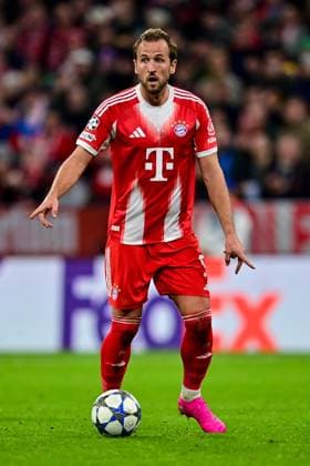 Harry KANE (FC Bayern München, FCB, 9) am Ball, Freisteller, Ganzkörper, Einzelbild, Aktion, Action, 22.10.2025, München (Deutschland), Fussball, UEFA Champions League, Ligaphase, FC Bayern München - Club Brügge, THE EVENT REGULATIONS PROHIBIT ANY USE OF PHOTOGRAPHS AS IMAGE SEQUENCES AND OR QUASI-VIDEOS.