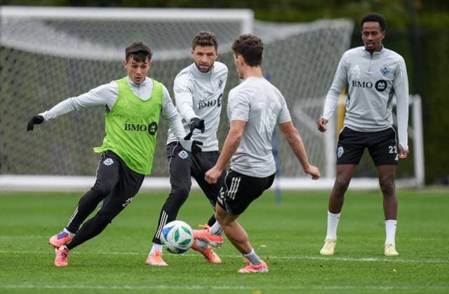 October 22, 2025, Vancouver, Bc, CANADA: Vancouver Whitecaps Andres Cubas, from left to right, Thomas Muller and Sebastian Berhalter participate in a drill as Ali Ahmed, back right, watches during MLS, Fussball Herren, USA soccer practice, in Vancouver, on Wednesday, Oct. 22, 2025. The Whitecaps will start their post-season run Sunday when they begin a best-of-three first-round series against FC Dallas in Vancouver. Canada News - October 22, 2025 - ZUMA Oct 20251022_zaf_c35_076 Copyright: xDarrylxDyckx