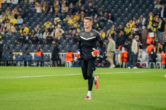 Alexander Nübel (VfB Stuttgart, 33), Warm-up TUR, Fenerbahce Istanbul vs. VfB Stuttgart, Fussball, UEFA Europa League, Spieltag 3, Spielzeit 2025 2026, 23.10.2025, TUR, Fenerbahce Istanbul vs. VfB Stuttgart, Fussball, UEFA Europa League, Spieltag 3, Spielzeit 2025 2026, 23.10.2025, Istanbul Copyright: xEibner-Pressefoto EdwardxCheungx EP_ECG