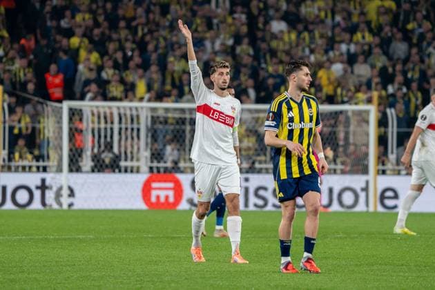 Atakan Karazor (VfB Stuttgart, 16), TUR, Fenerbahce Istanbul vs. VfB Stuttgart, Fussball, UEFA Europa League, Spieltag 3, Spielzeit 2025 2026, 23.10.2025, TUR, Fenerbahce Istanbul vs. VfB Stuttgart, Fussball, UEFA Europa League, Spieltag 3, Spielzeit 2025 2026, 23.10.2025, Istanbul Copyright: xEibner-Pressefoto EdwardxCheungx EP_ECG