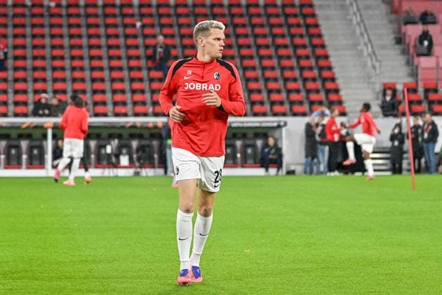 Matthias Ginter (SC Freiburg, 28) beim Warm-Up. GER, SC Freiburg - FC Utrecht, Fussball, Europa League, 3. Spieltag, Saison 2025 2026, 23.10.2025 GER, SC Freiburg - FC Utrecht, Fussball, Europa League, 3. Spieltag, Saison 2025 2026, 23.10.2025 Freiburg Copyright: xEibner-Pressefoto ThomasxHessx EP_THS