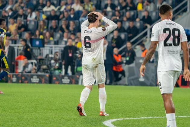 Angelo Stiller (VfB Stuttgart, 06) enttaeuscht nach vergebener Chance, TUR, Fenerbahce Istanbul vs. VfB Stuttgart, Fussball, UEFA Europa League, Spieltag 3, Spielzeit 2025 2026, 23.10.2025, TUR, Fenerbahce Istanbul vs. VfB Stuttgart, Fussball, UEFA Europa League, Spieltag 3, Spielzeit 2025 2026, 23.10.2025, Istanbul Copyright: xEibner-Pressefoto EdwardxCheungx EP_ECG