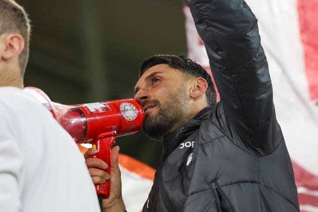 Vincenzo Grifo (SC Freiburg, 32) nach dem Spiel bei den Fans , Deutschland, UEFA Europa League, 3. Spieltag, 2025 2026, SC Freiburg vs. FC Utrecht, 23.10.2025, Stadion am Wolfswinkel, Freiburg, Deutschland Freiburg Stadion am Wolfswinkel Baden-Württemberg Deutschland Copyright: xGrantxHubbsx