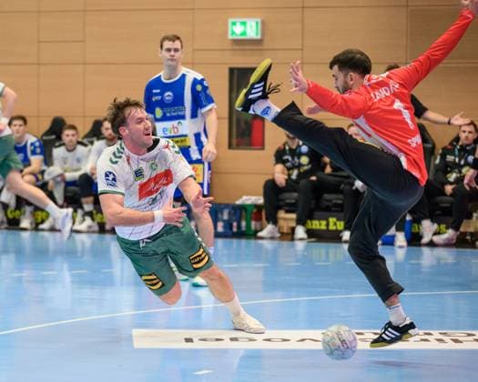 Tom, Bergner (Kreislaeufer, GWD Minden, 28), Matija, Spikic (TW, ThSV Eisenach, 1) GER, Thueringen, ThSV Eisenach gegen GWD Minden, 1. Daikin Handballbundesliga, Handball, 10.Spieltag, Saison 2025 2026, 24.10.2025 GER, Thueringen, ThSV Eisenach gegen GWD Minden, 1. Daikin Handballbundesliga, Handball, 10.Spieltag, Saison 2025 2026, 24.10.2025 Eisenach Copyright: xEibner-Pressefoto MartinxHerbstx EP_MHT