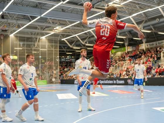 Jan Reimer (TuSEM Essen, 20) beim Sprungwurf TuSEM Essen vs. Dessau-Rosslauer HV 06, Handball, 2. Bundesliga, 9. Spieltag, Saison 2025 2026, 24.10.2025 TuSEM Essen vs. Dessau-Rosslauer HV 06, Handball, 2. Bundesliga, 9. Spieltag, Saison 2025 2026, 24.10.2025 Essen Copyright: xEibner-Pressefoto DamianxKruczynx EP_DKI