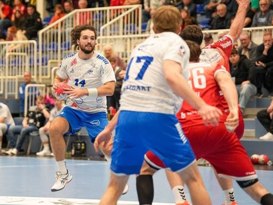 Jacek Powarzynski (Dessau-Rosslauer HV 06, 14) in Aktion vor dem Tor TuSEM Essen vs. Dessau-Rosslauer HV 06, Handball, 2. Bundesliga, 9. Spieltag, Saison 2025 2026, 24.10.2025 TuSEM Essen vs. Dessau-Rosslauer HV 06, Handball, 2. Bundesliga, 9. Spieltag, Saison 2025 2026, 24.10.2025 Essen Copyright: xEibner-Pressefoto DamianxKruczynx EP_DKI