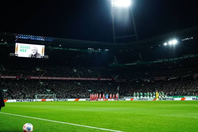 Gedenkminute fuer Max Lorenz GER, SV Werder Bremen vs. 1. FC Union Berlin, Fussball, Bundesliga, Spieltag 8, Spielzeit 2025 2026, 24.10.2025 DFL REGULATIONS PROHIBIT ANY USE OF PHOTOGRAPHS AS IMAGE SEQUENCES AND OR QUASI-VIDEO GER, SV Werder Bremen vs. 1. FC Union Berlin, Fussball, Bundesliga, Spieltag 8, Spielzeit 2025 2026, 24.10.2025 Bremen Copyright: xEibner-Pressefoto MarcelxvonxFehrnx EP_MFN