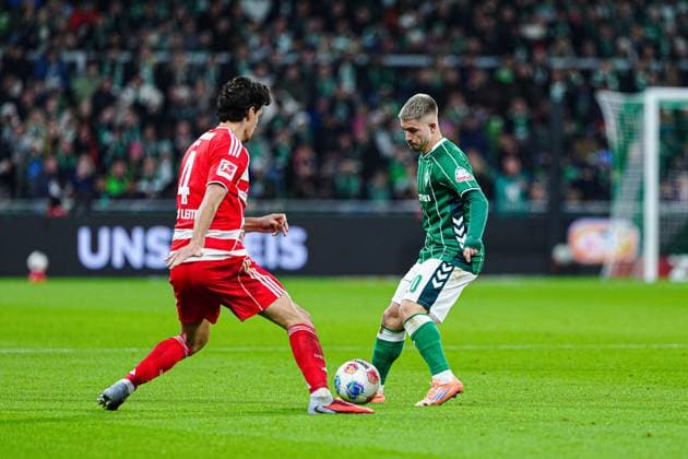 Diogo Leite (1. FC Union Berlin, 04), Romano Schmid (SV Werder Bremen, 20) GER, SV Werder Bremen vs. 1. FC Union Berlin, Fussball, Bundesliga, Spieltag 8, Spielzeit 2025 2026, 24.10.2025 DFL REGULATIONS PROHIBIT ANY USE OF PHOTOGRAPHS AS IMAGE SEQUENCES AND OR QUASI-VIDEO GER, SV Werder Bremen vs. 1. FC Union Berlin, Fussball, Bundesliga, Spieltag 8, Spielzeit 2025 2026, 24.10.2025 Bremen Copyright: xEibner-Pressefoto MarcelxvonxFehrnx EP_MFN
