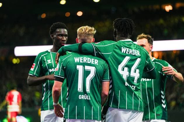 Torjubel SV Werder Bremen nach Tor zum 1:0 Marco Gruell (SV Werder Bremen, 17) GER, SV Werder Bremen vs. 1. FC Union Berlin, Fussball, Bundesliga, Spieltag 8, Spielzeit 2025 2026, 24.10.2025 DFL REGULATIONS PROHIBIT ANY USE OF PHOTOGRAPHS AS IMAGE SEQUENCES AND OR QUASI-VIDEO GER, SV Werder Bremen vs. 1. FC Union Berlin, Fussball, Bundesliga, Spieltag 8, Spielzeit 2025 2026, 24.10.2025 Bremen Copyright: xEibner-Pressefoto MarcelxvonxFehrnx EP_MFN