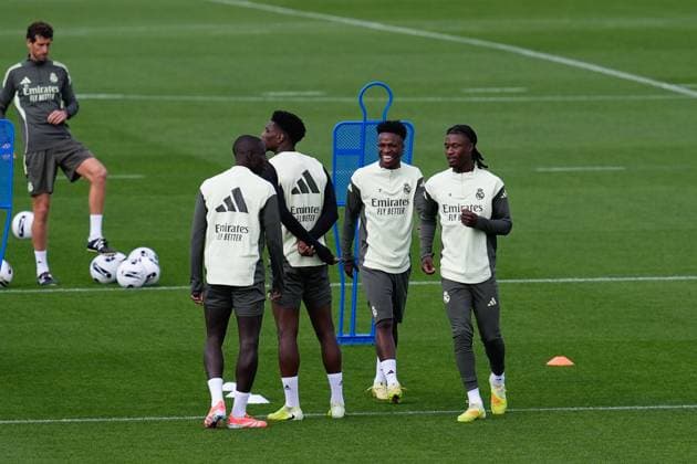 October 25, 2025, Valdebebas, Madrid, Spain: Eduardo Camavinga and Vinicius Junior during the Real Madrid training session ahead their upcoming Spanish League, LaLiga EA Sports, football match against FC Barcelona, Barca at Ciudad Deportiva Real Madrid on October 25, 2025, in Valdebebas, Madrid, Spain. Valdebebas Spain - ZUMAa181 20251025_zaa_a181_056 Copyright: xDennisxAgyemanx