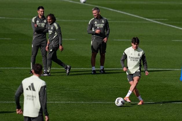 October 25, 2025, Valdebebas, Madrid, Spain: Fran Garcia during the Real Madrid training session ahead their upcoming Spanish League, LaLiga EA Sports, football match against FC Barcelona, Barca at Ciudad Deportiva Real Madrid on October 25, 2025, in Valdebebas, Madrid, Spain. Valdebebas Spain - ZUMAa181 20251025_zaa_a181_089 Copyright: xDennisxAgyemanx