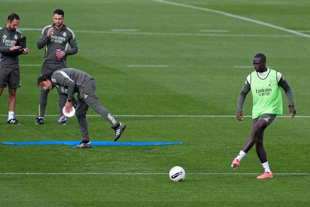 October 25, 2025, Valdebebas, Madrid, Spain: Ferland Mendy during the Real Madrid training session ahead their upcoming Spanish League, LaLiga EA Sports, football match against FC Barcelona, Barca at Ciudad Deportiva Real Madrid on October 25, 2025, in Valdebebas, Madrid, Spain. Valdebebas Spain - ZUMAa181 20251025_zaa_a181_090 Copyright: xDennisxAgyemanx