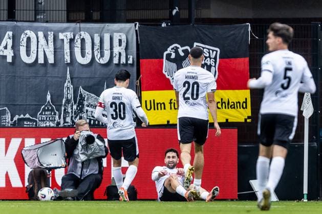 Fussball, Saison 2025 2026, 3. Liga, Sportclub Arena Verl, 12. Spieltag, SC Verl - SSV Ulm 1846 Fußball, 25.10.2025 25.10.2025, Fussball, Saison 2025 2026, 3. Liga, Sportclub Arena Verl, 12. Spieltag, SC Verl - SSV Ulm 1846 Fußball, Torjubel Jubel Freude nach Treffer Tor Torschuss zum 1:0 durch 10 Berkan Taz (SC Verl) Foto: Lucca Fundel Verl Sportclub Arena Nordrheinwestfalen Deutschland