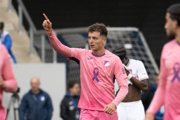 Tor zum 1:0 durch Fisnik Asllani (TSG 1899 Hoffenheim, 11) ,Jubel, Torjubel. GER, TSG 1899 Hoffenheim vs. 1. FC Heidenheim, Fussball, Herren, 1. Bundesliga, 8. Spieltag, Spielzeit 2025 2026, 25.10.2025, DFL DFB REGULATIONS PROHIBIT ANY USE OF PHOTOGRAPHS AS IMAGE SEQUENCES AND OR QUASI-VIDEO, GER, TSG 1899 Hoffenheim vs. 1. FC Heidenheim, Fussball, Herren, 1. Bundesliga, 8. Spieltag, Spielzeit 2025 2026, 25.10.2025 Sinsheim Copyright: xEibner-Pressefoto WolfgangxFrankx EP_WFK